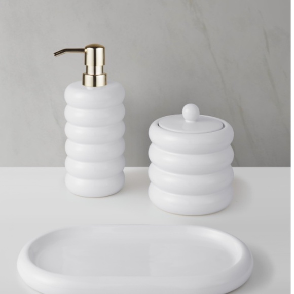 Decor Studio NWT Other - Decor Studio Zoe Ceramic 3-Pc. Bath Accessory Set - White